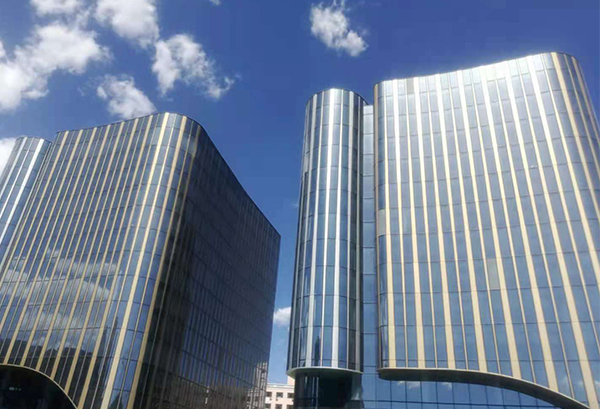 盛達(dá)拉彎的薛經(jīng)理民品車間楊工段長到和平幕墻公司中關(guān)村西三旗科技園項(xiàng)目部為客戶答疑解惑