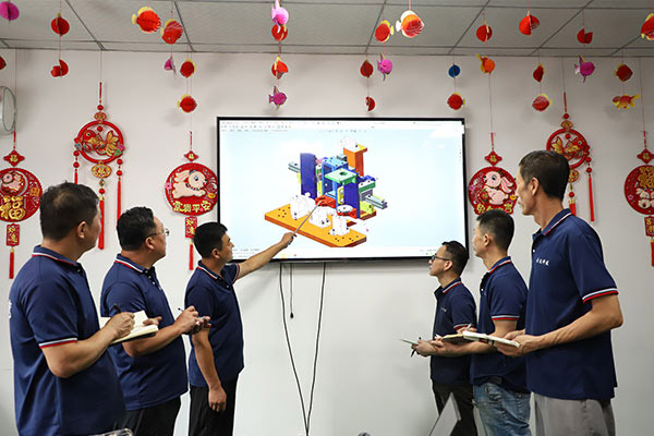 做好型材拉彎每一個(gè)關(guān)鍵工藝，熱誠服務(wù)于每一個(gè)客戶！