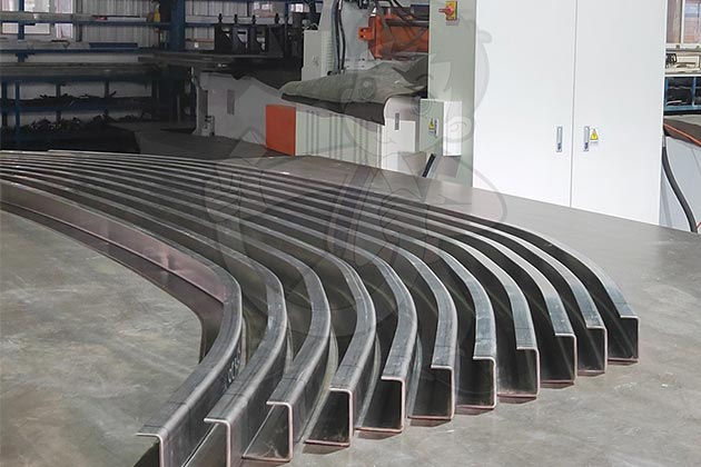 北京拉彎廠來分析車廂車頂彎梁的拉彎技術難點