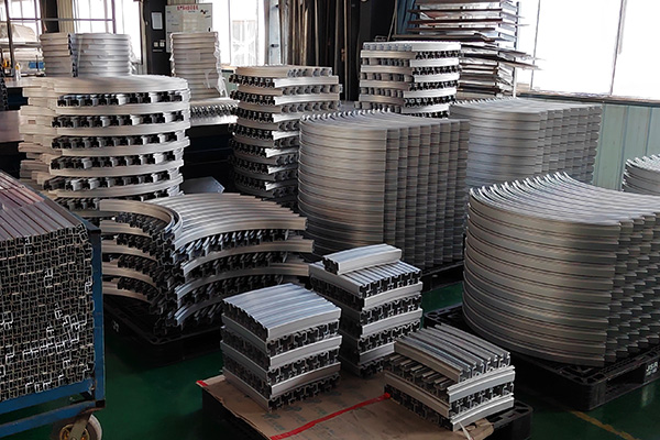 為你淺析拉彎加工過程要注意的問題