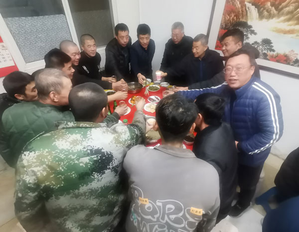 北京型材拉彎廠感恩在嚴寒中堅守崗位的勞動者們