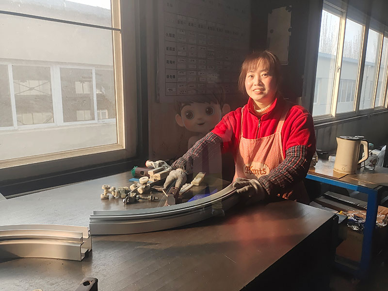 北京型材拉彎加工廠“三八”婦女節：致敬最美“她”身影