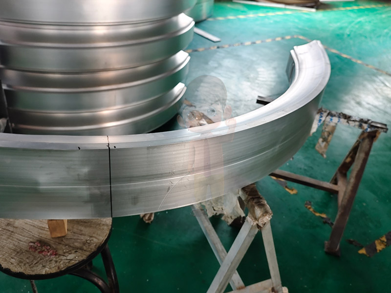 鋁包木型材拉彎的設(shè)計(jì)與制造流程：確保高品質(zhì)與耐用性的關(guān)鍵因素