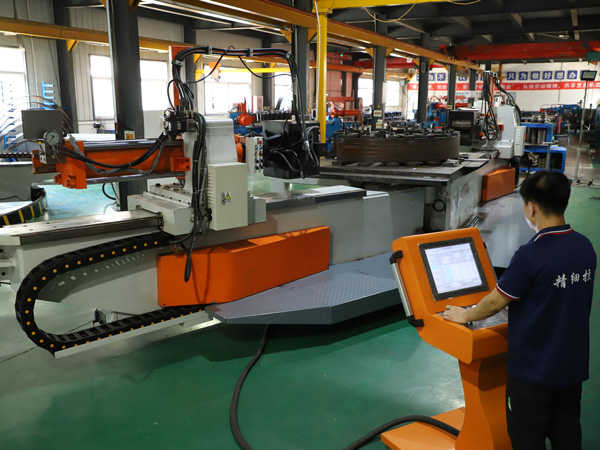 北京拉彎加工廠如何保障員工在使用拉彎?rùn)C(jī)的作業(yè)時(shí)的安全？