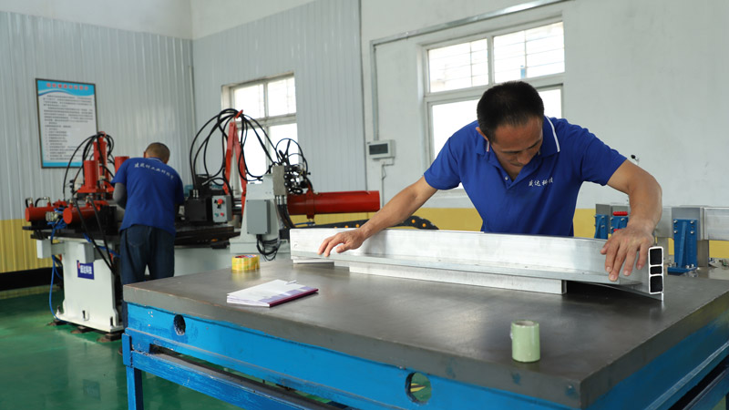 北京拉彎加工廠提供優(yōu)化軌道車輛車體端梁拉彎成形工藝 北京拉彎加工廠提供優(yōu)化軌道車輛車體端梁拉彎成形工藝