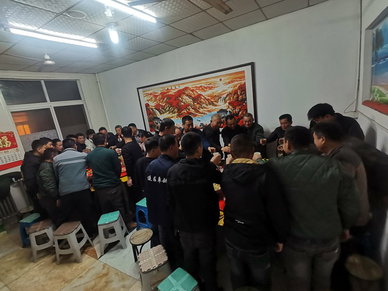 《感恩有你,“職”迎新生——北京型材拉彎廠感恩節(jié)特別聚餐》 《感恩有你,“職”迎新生——北京型材拉彎廠感恩節(jié)特別聚餐》