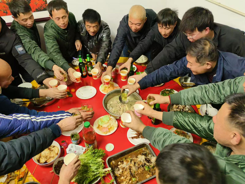 北京型材拉彎廠感恩在嚴(yán)寒中堅守崗位的勞動者們 北京型材拉彎廠感恩在嚴(yán)寒中堅守崗位的勞動者們